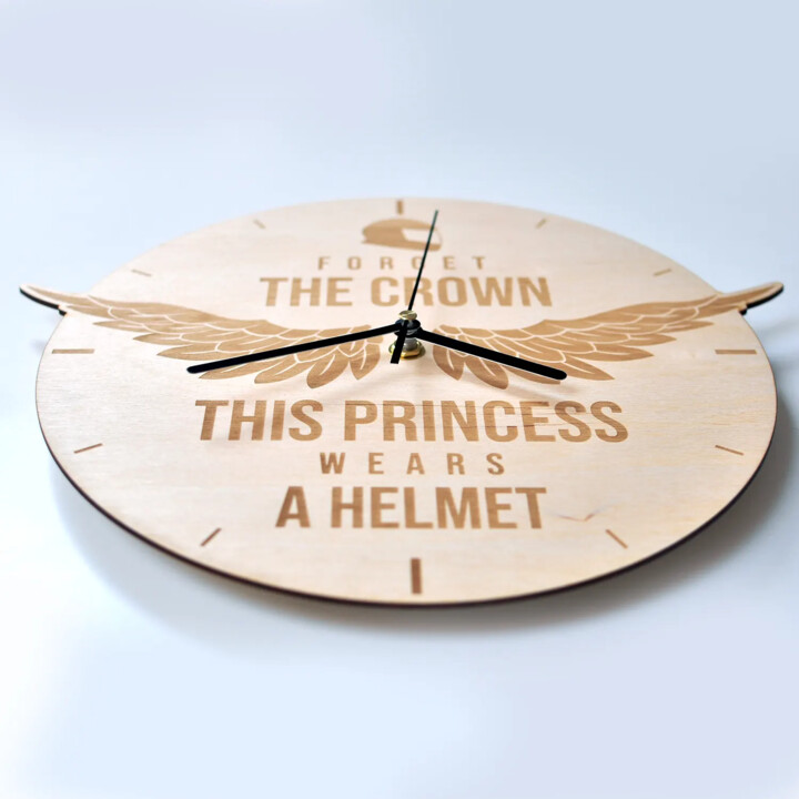 Forget the crown, this princess wears a helmet - drewniany zegar ścienny z grawerem