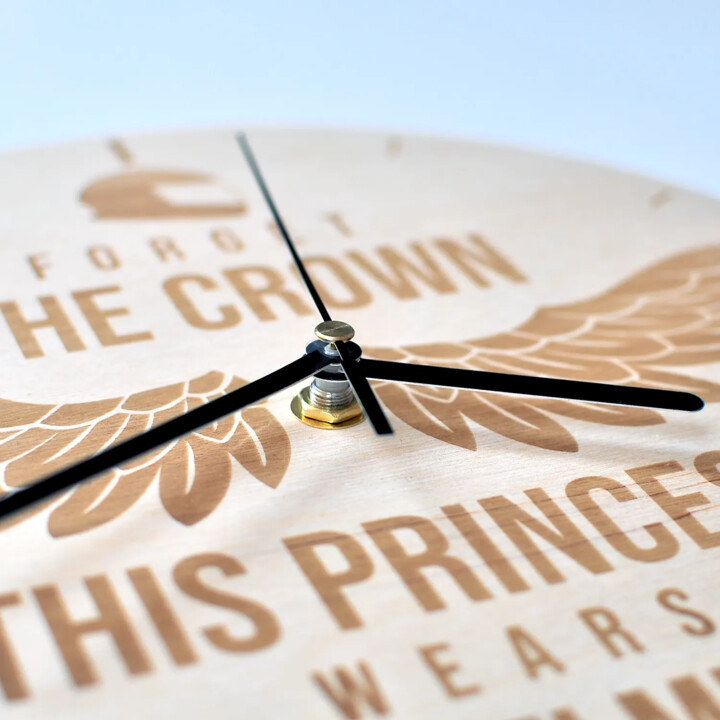 Forget the crown, this princess wears a helmet - drewniany zegar ścienny z grawerem