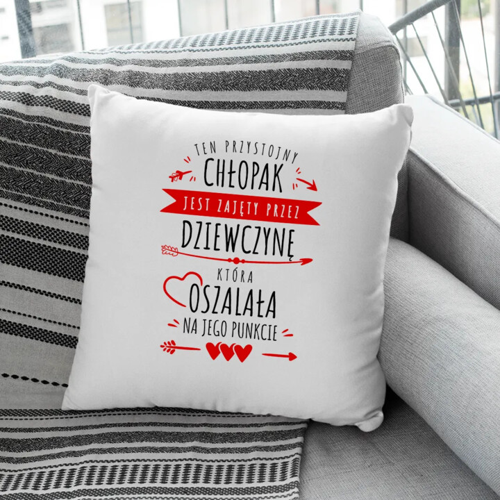 Ten przystojny chłopak jest zajęty - poduszka na prezent dla chłopaka
