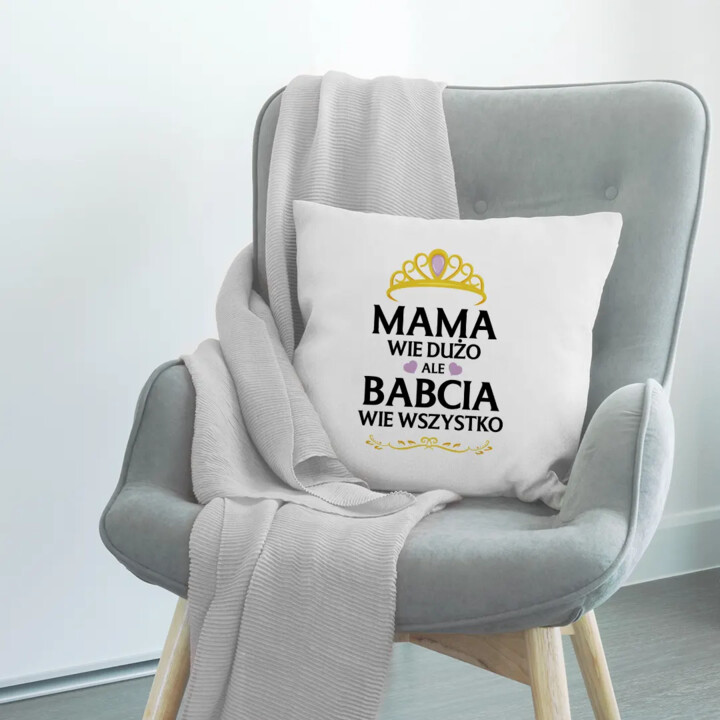 Mama wie dużo, ale babcia wie wszystko - poduszka z nadrukiem na prezent