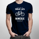 Może mam już swoje lata, ale na rowerze czuję się jak nastolatek - męska koszulka na prezent