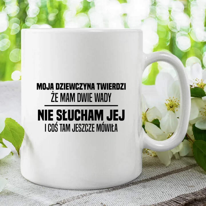 Moja dziewczyna twierdzi że mam dwie wady: nie słucham jej i coś tam jeszcze mówiła - kubek na prezent
