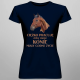 Ciężko pracuję, żeby moje konie miały godne życie - damska koszulka na prezent