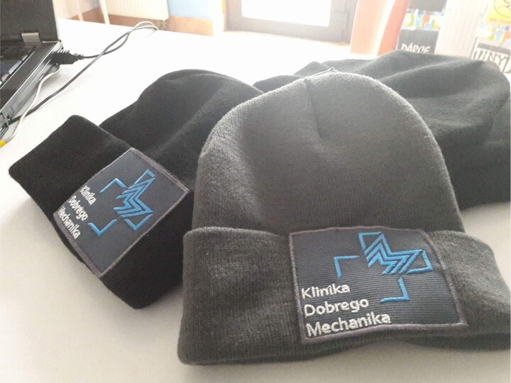 Haft na odzieży lub naszywka haftowana