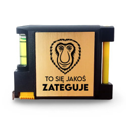 To się jakoś zateguje - grawerowana miara z notesikiem