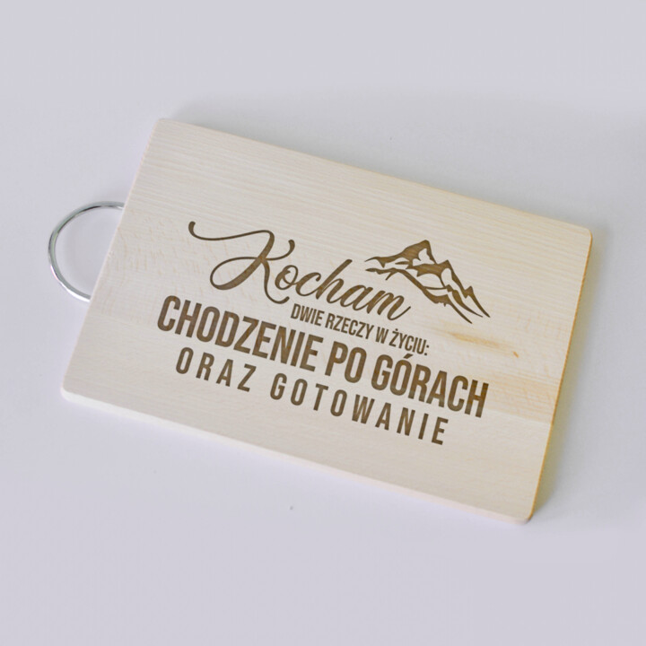 Kocham dwie rzeczy w życiu: chodzenie po górach i gotowanie - drewniana deska z grawerem