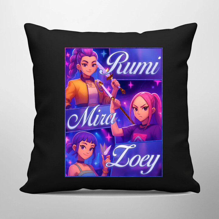 Rumi, Mira i Zoey - czarna poduszka na prezent dla fanów serialu KPop Demon Hunters
