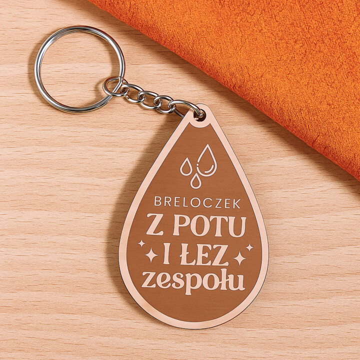 Breloczek z potu i łez zespołu - drewniany brelok z grawerem