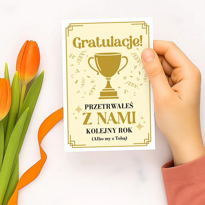 Gratulacje! Przetrwałeś z nami kolejny rok (albo my z Tobą) - kartka okolicznościowa na prezent