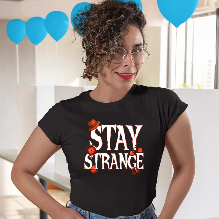 Stay strange - dla fanów serialu Stranger Things - damska koszulka na prezent