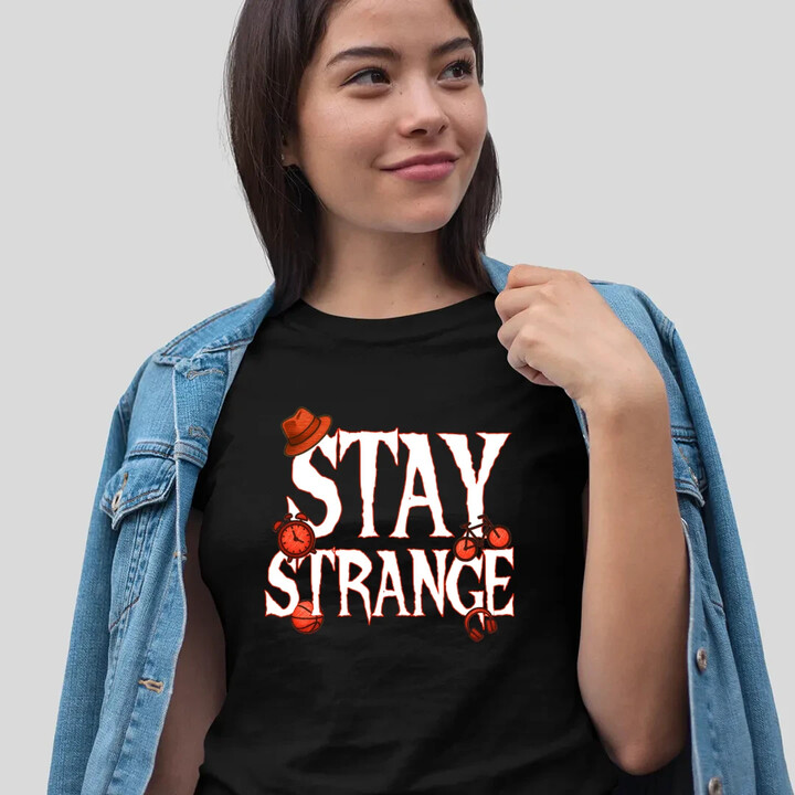 Stay strange - dla fanów serialu Stranger Things - damska koszulka na prezent