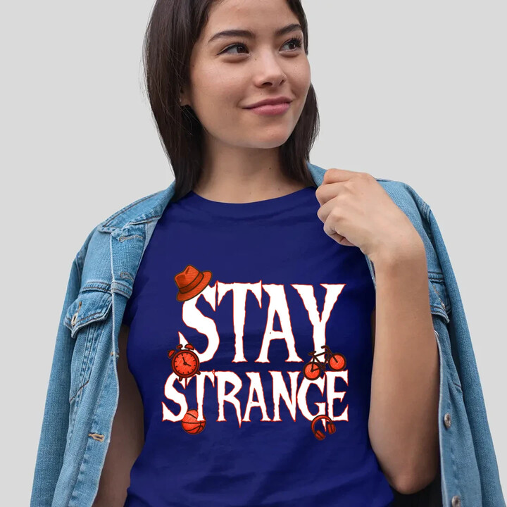 Stay strange - dla fanów serialu Stranger Things - damska koszulka na prezent