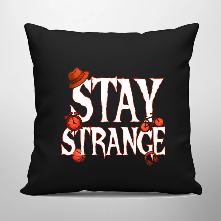 Stay strange - dla fanów serialu Stranger Things - czarna poduszka na prezent