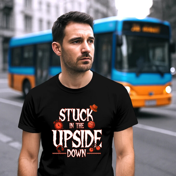 Stuck in the upside down - dla fanów serialu Stranger Things - męska koszulka na prezent