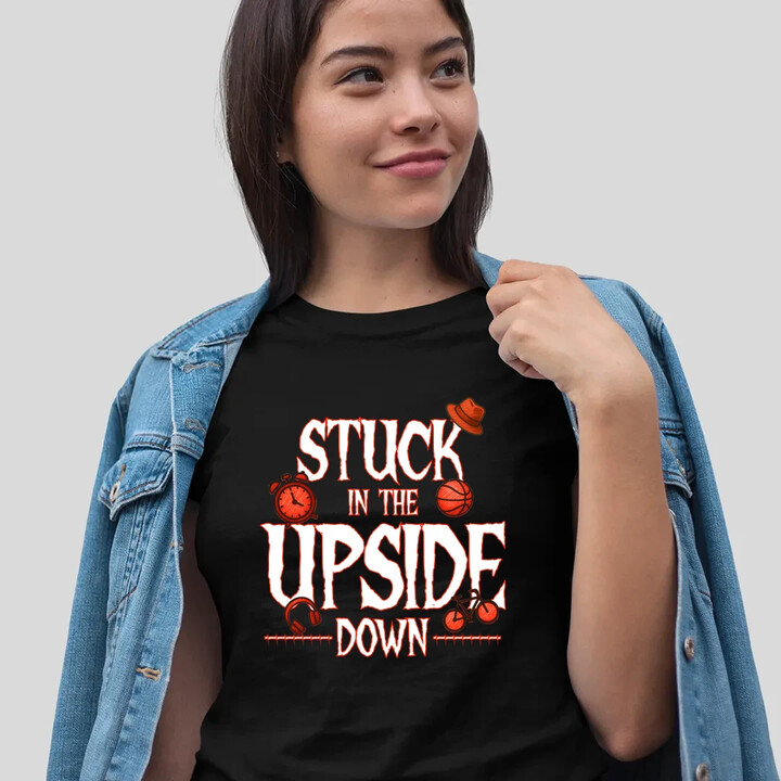 Stuck in the upside down - dla fanów serialu Stranger Things - damska koszulka na prezent