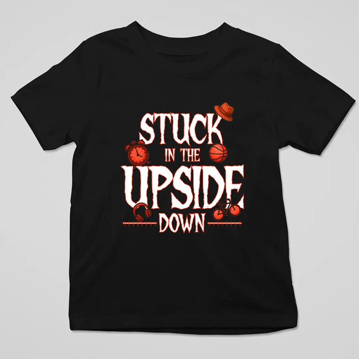 Stuck in the upside down - dla fanów serialu Stranger Things - dziecięca koszulka na prezent