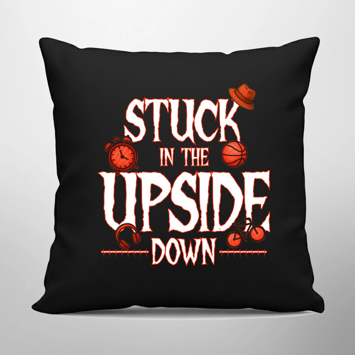 Stuck in the upside down - dla fanów serialu Stranger Things - czarna poduszka na prezent