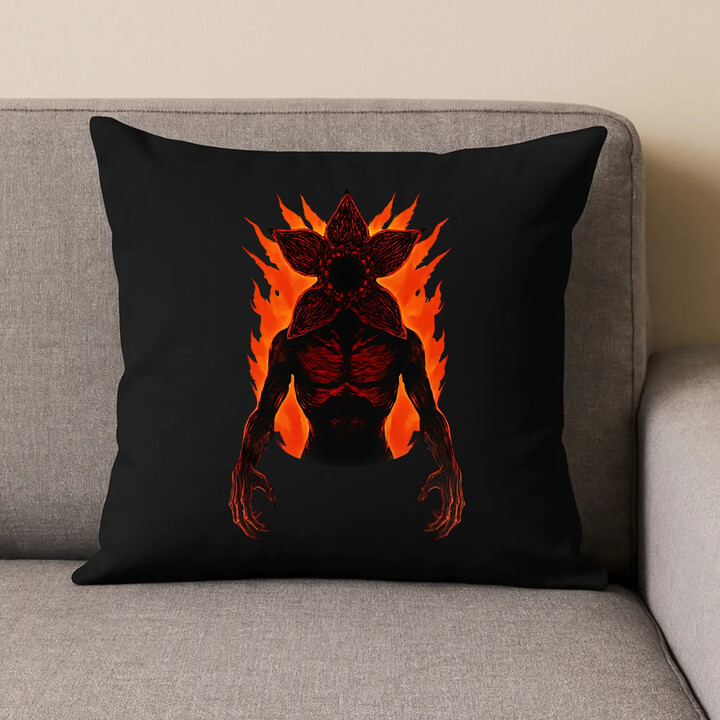 Demogorgon v2 - dla fanów serialu Stranger Things - czarna poduszka na prezent