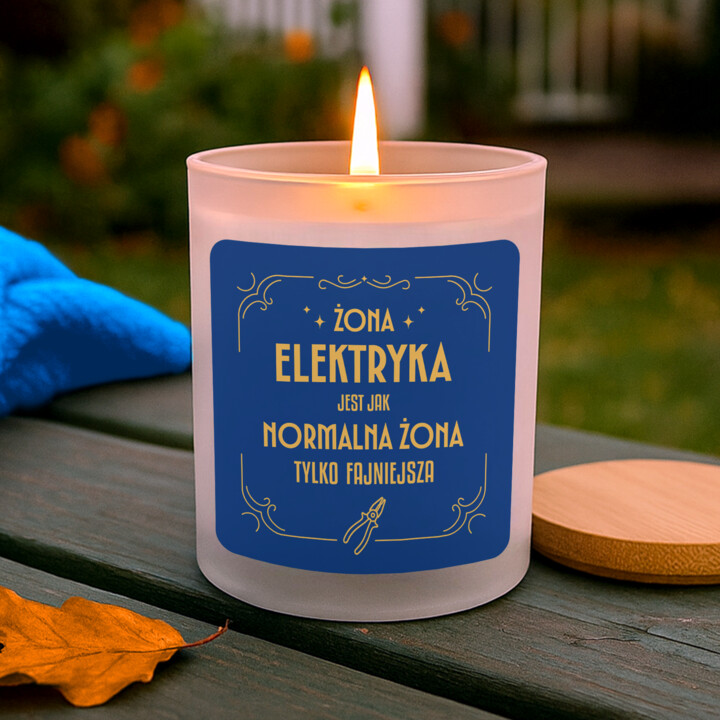 Żona elektryka jest jak normalna żona tylko fajniejsza - świeczka zapachowa na prezent