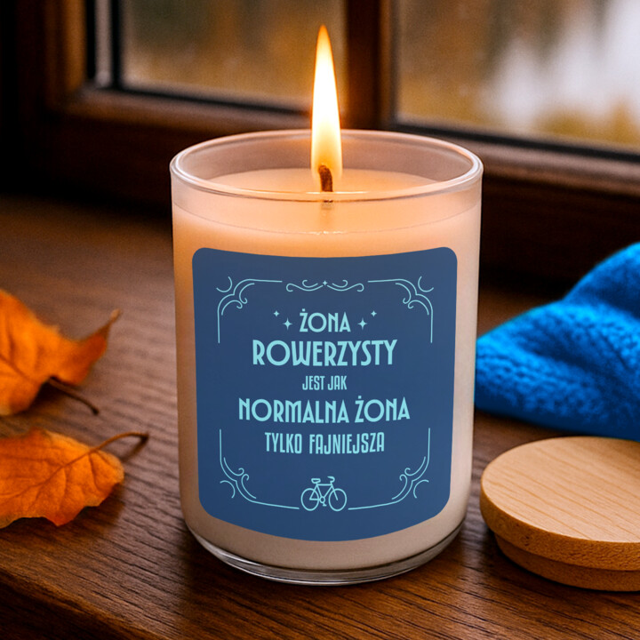 Żona rowerzysty jest jak normalna żona tylko fajniejsza - świeczka zapachowa na prezent
