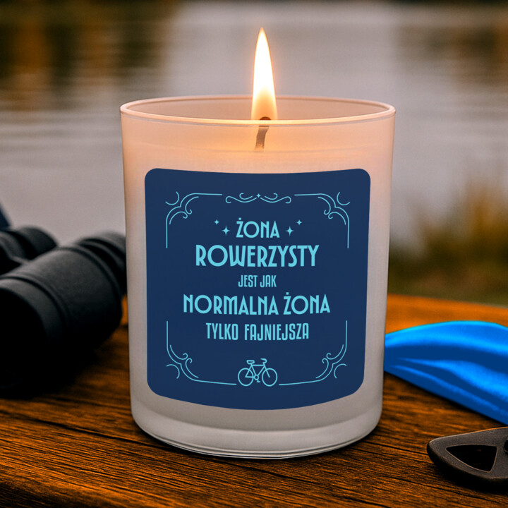 Żona rowerzysty jest jak normalna żona tylko fajniejsza - świeczka zapachowa na prezent