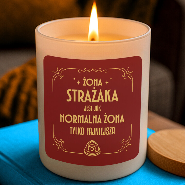 Żona strażaka jest jak normalna żona tylko fajniejsza - świeczka zapachowa na prezent