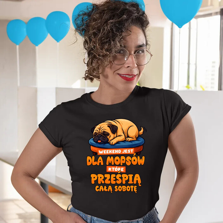 Weekend jest dla mopsów, które prześpią całą sobotę - damska koszulka na prezent