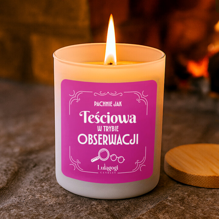 Pachnie jak teściowa w trybie obserwacji - świeczka zapachowa na prezent dla teściowej