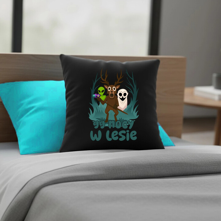 99 nocy w lesie - czarna poduszka na prezent - dla fanów gry Roblox