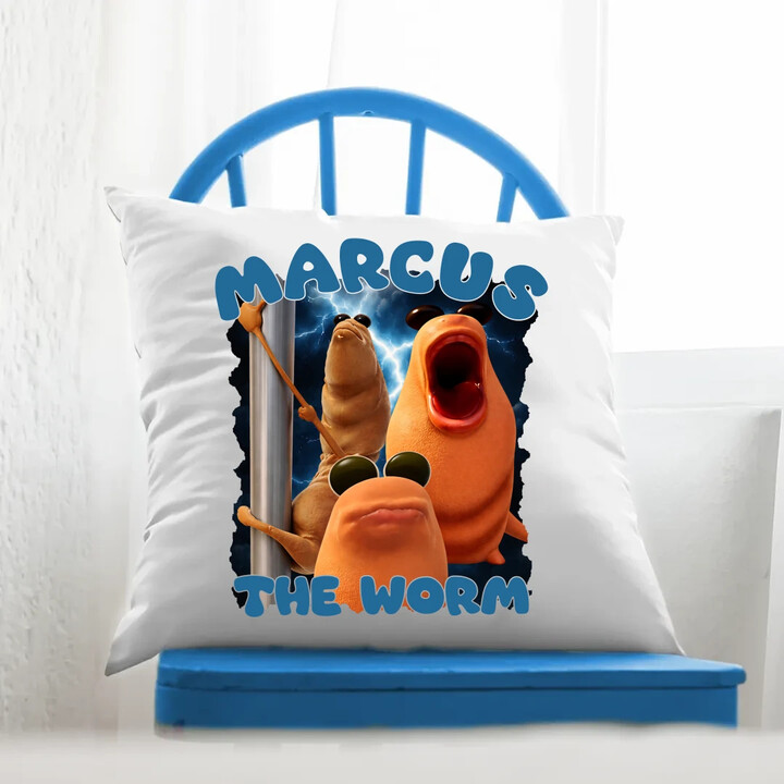 Marcus the worm - poduszka na prezent