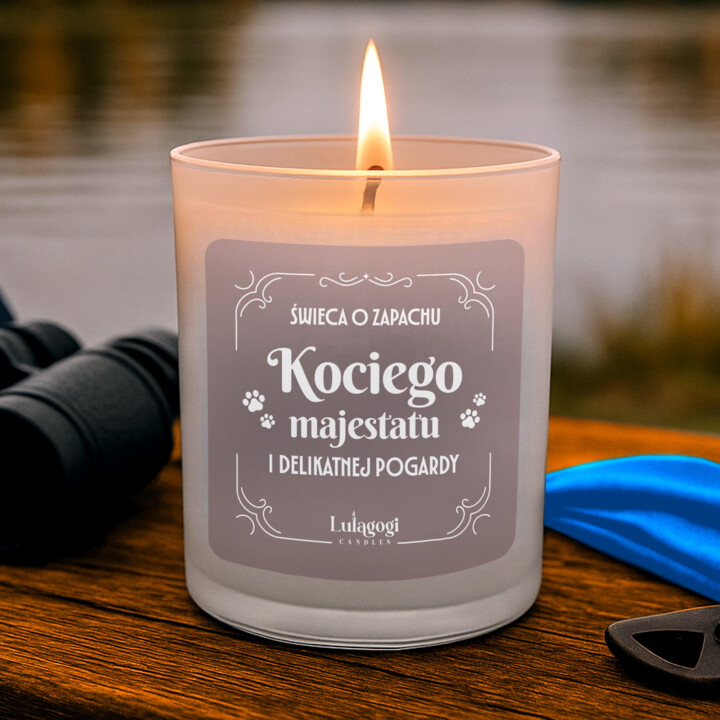 Świeca o zapachu kociego majestatu i delikatnej pogardy - świeczka zapachowa na prezent