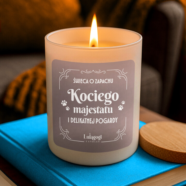 Świeca o zapachu kociego majestatu i delikatnej pogardy - świeczka zapachowa na prezent