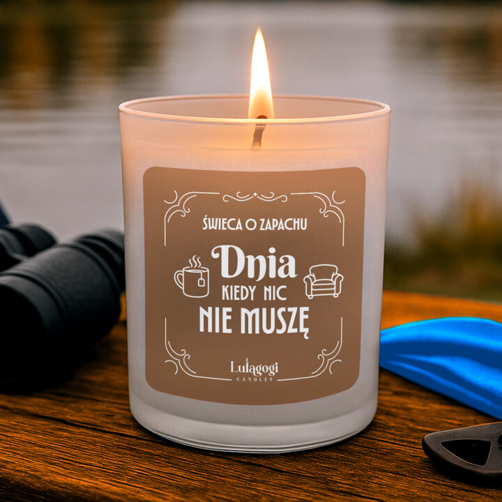 Świeca o zapachu dnia, kiedy nic nie muszę - świeczka zapachowa na prezent dla emeryta
