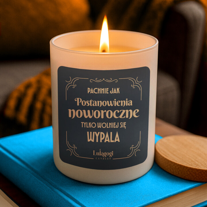 Pachnie jak postanowienia noworoczne, tylko wolniej się wypala v2 - świeczka zapachowa na prezent