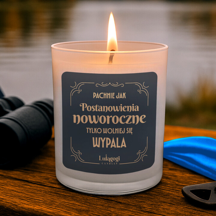 Pachnie jak postanowienia noworoczne, tylko wolniej się wypala v2 - świeczka zapachowa na prezent