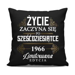 Życie zaczyna się po sześćdziesiątce 1966 Limitowana edycja - czarna poduszka na prezent