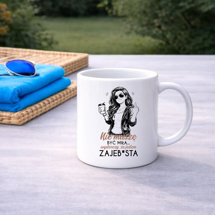 Nie muszę być miła... wystarczy, że jestem zajeb*sta - kubek na prezent