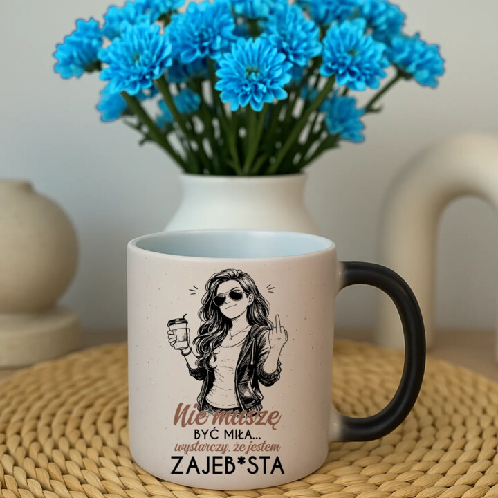 Nie muszę być miła... wystarczy, że jestem zajeb*sta - magiczny kubek z brokatem na prezent