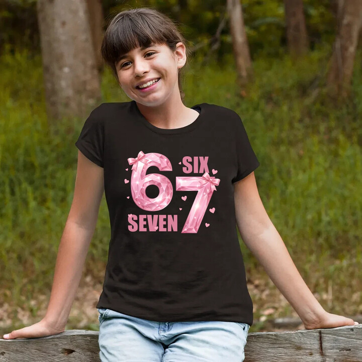Six seven 67 - różowa wersja - dziecięca koszulka na prezent