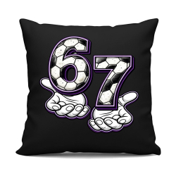 67 Football - czarna poduszka na prezent