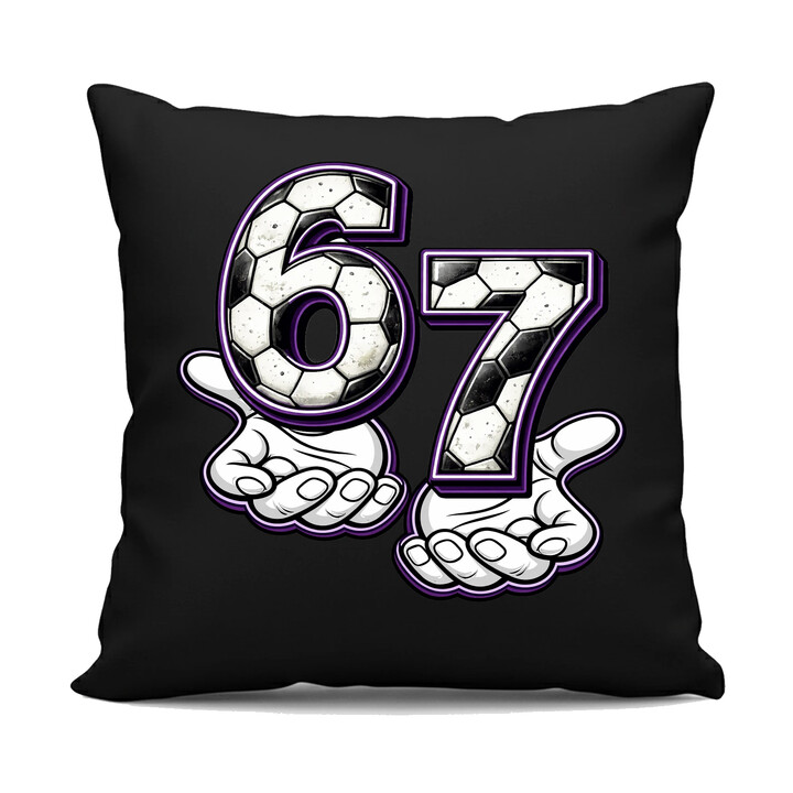 67 Football - czarna poduszka na prezent