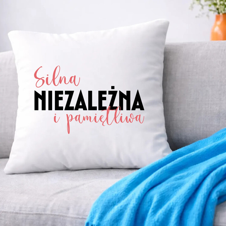 Silna, niezależna i pamiętliwa - poduszka na prezent