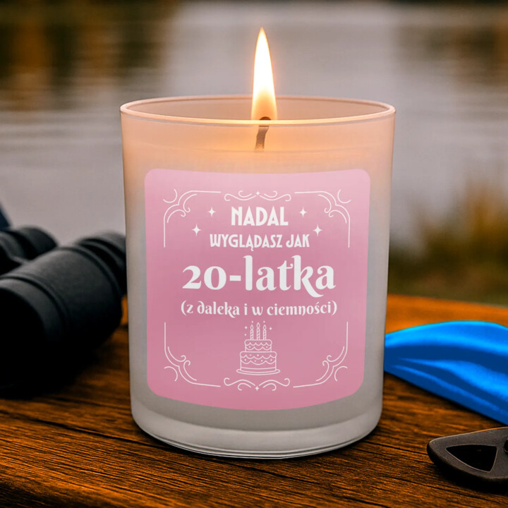 Nadal wyglądasz jak 20-latka (z daleka i w ciemności) - świeczka zapachowa na prezent