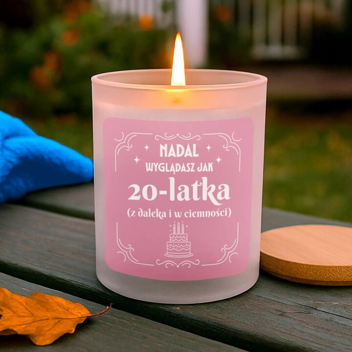 Nadal wyglądasz jak 20-latka (z daleka i w ciemności) - świeczka zapachowa na prezent