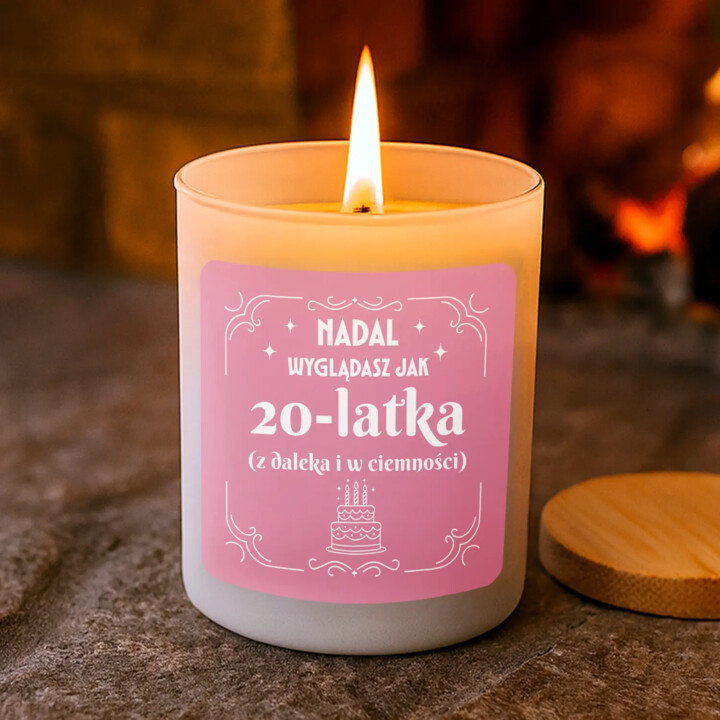 Nadal wyglądasz jak 20-latka (z daleka i w ciemności) - świeczka zapachowa na prezent