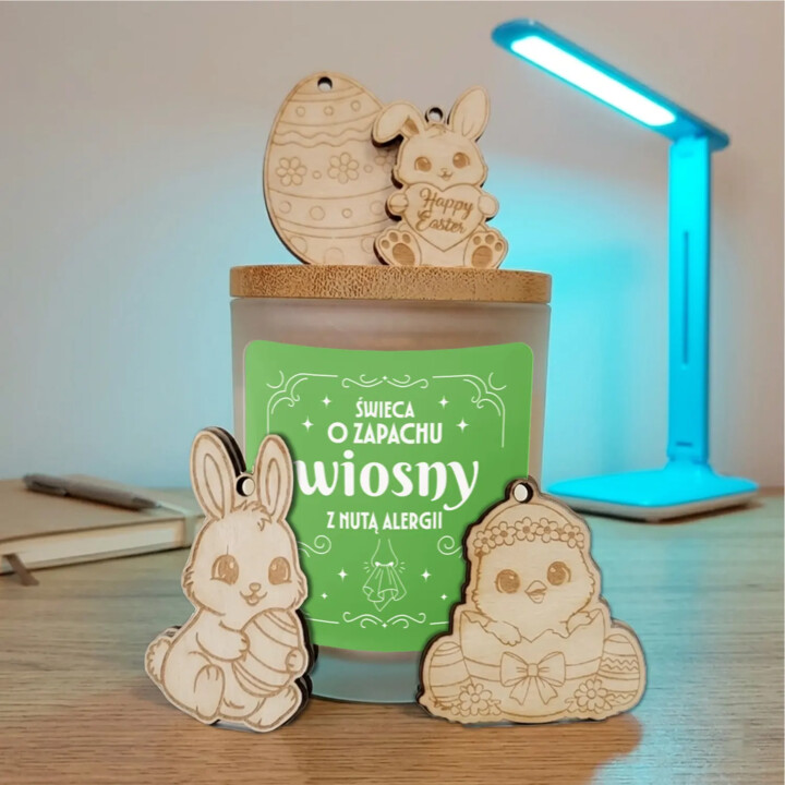 Zestaw świeca o zapachu wiosny z nutą alergii + zawieszki na prezent