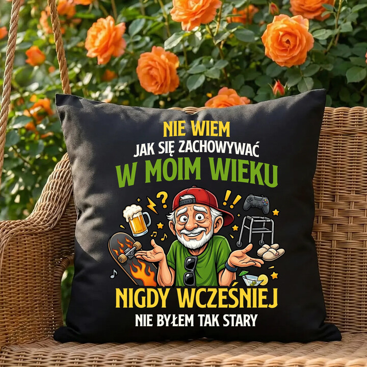 Nie wiem jak się zachowywać w moim wieku, jeszcze nigdy wcześniej nie byłem tak stary - czarna poduszka na prezent
