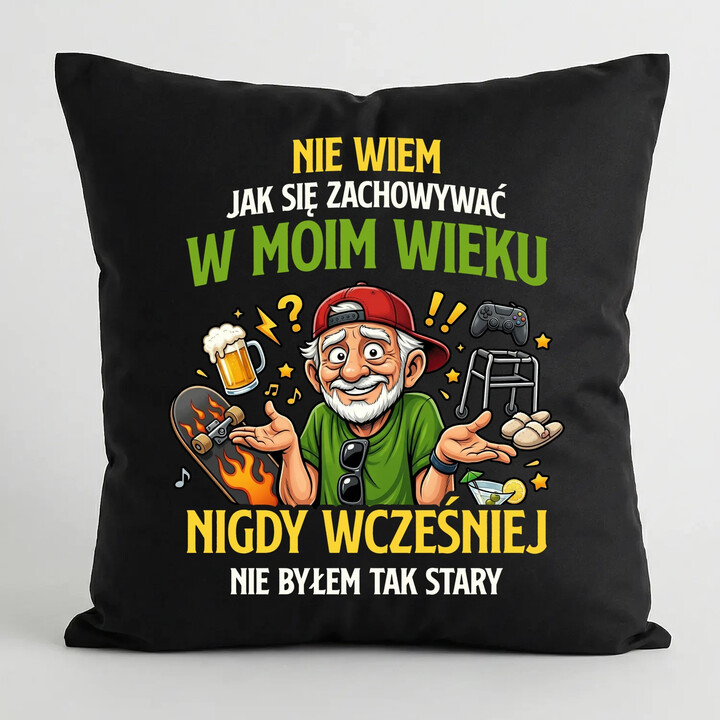 Nie wiem jak się zachowywać w moim wieku, jeszcze nigdy wcześniej nie byłem tak stary - czarna poduszka na prezent