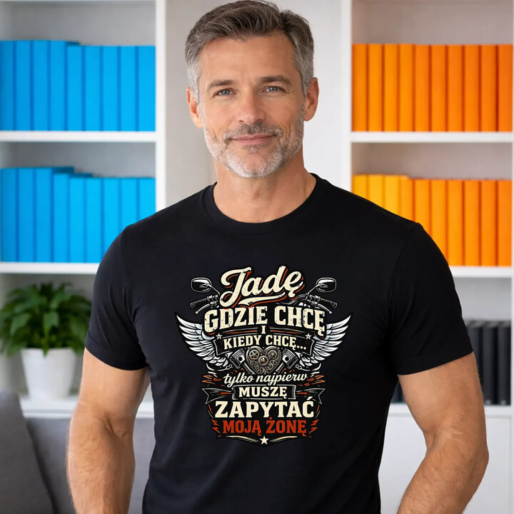 Jadę, gdzie chcę i kiedy chcę, tylko najpierw muszę zapytać moją żonę - motocyklista - męska koszulka na prezent