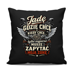 Jadę, gdzie chcę i kiedy chcę, tylko najpierw muszę zapytać moją żonę - motocyklista - czarna poduszka na prezent